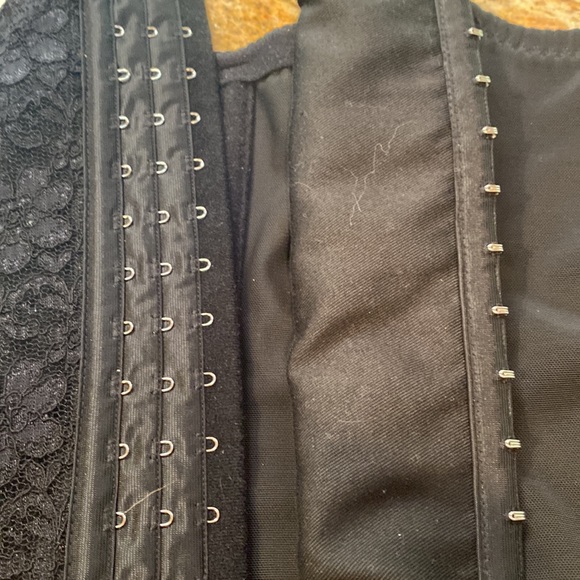 Waist shaper- black. Only used once - Picture 2 of 4